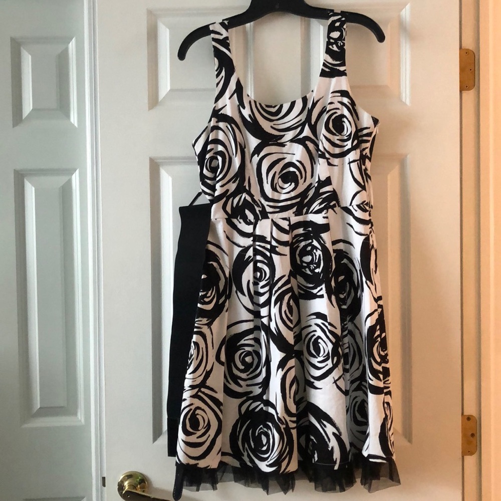 SALE 🎉 🎉Cute dress from Maurices (7/8)